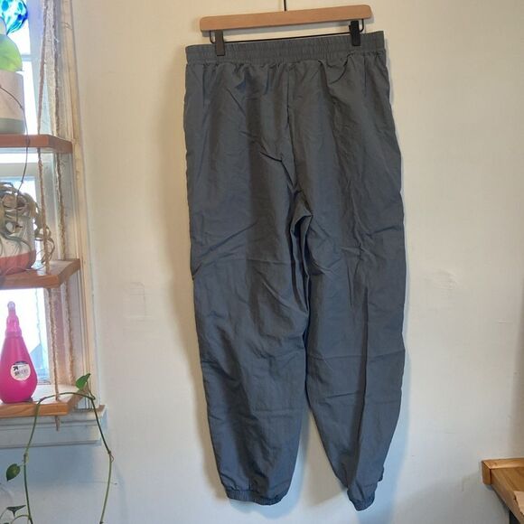 Fabletics Gray & White Colorblock Kickback Two-Tone Track Pants Size XL - Picture 5 of 8